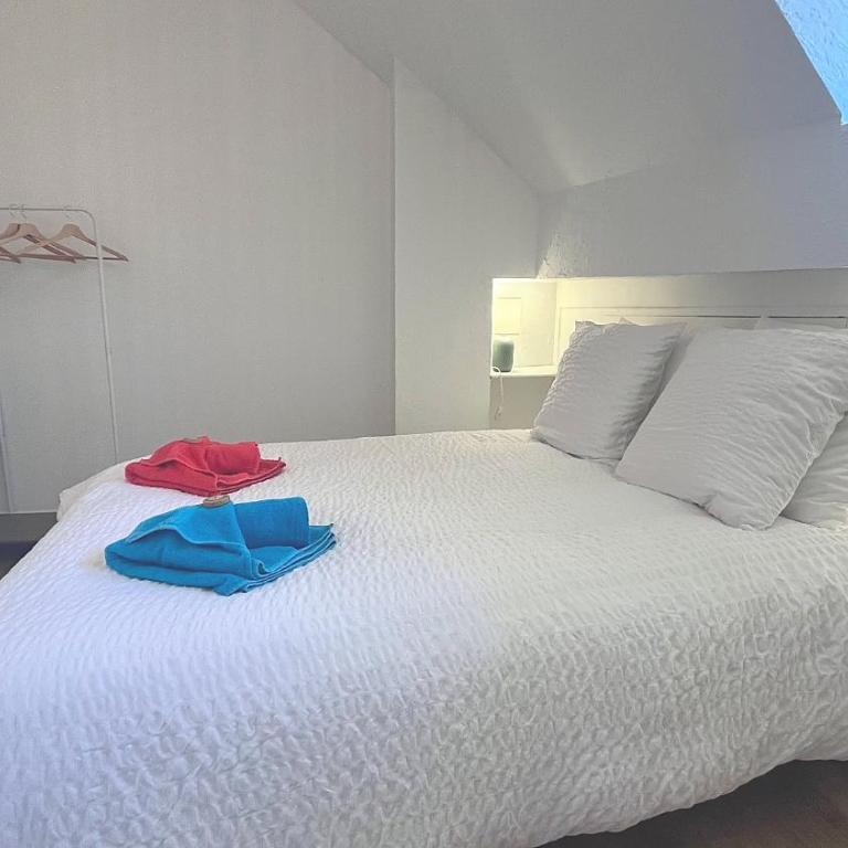 Le Jardin Secret Classé 3 étoiles - 6 pers - Salle de cinéma - Proche de la gare de Blois à 2h de Paris - Appartamento con 3 Camere da Letto - 28