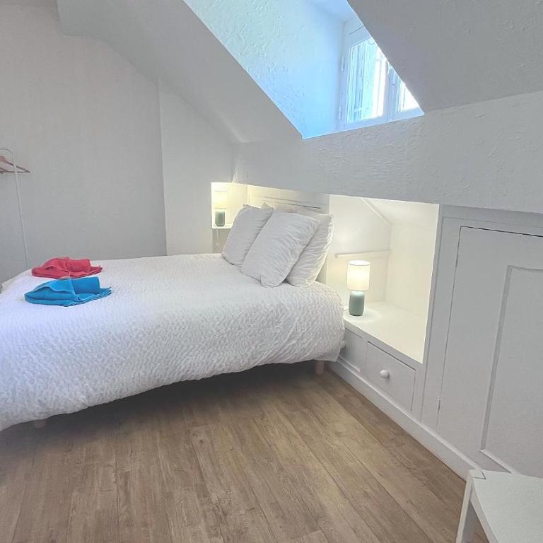 Le Jardin Secret Classé 3 étoiles - 6 pers - Salle de cinéma - Proche de la gare de Blois à 2h de Paris - Appartamento con 3 Camere da Letto - 29