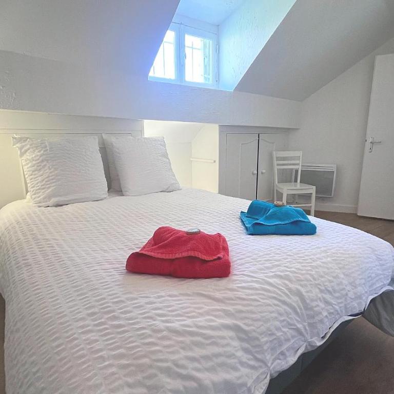 Le Jardin Secret Classé 3 étoiles - 6 pers - Salle de cinéma - Proche de la gare de Blois à 2h de Paris - Appartamento con 3 Camere da Letto - 30
