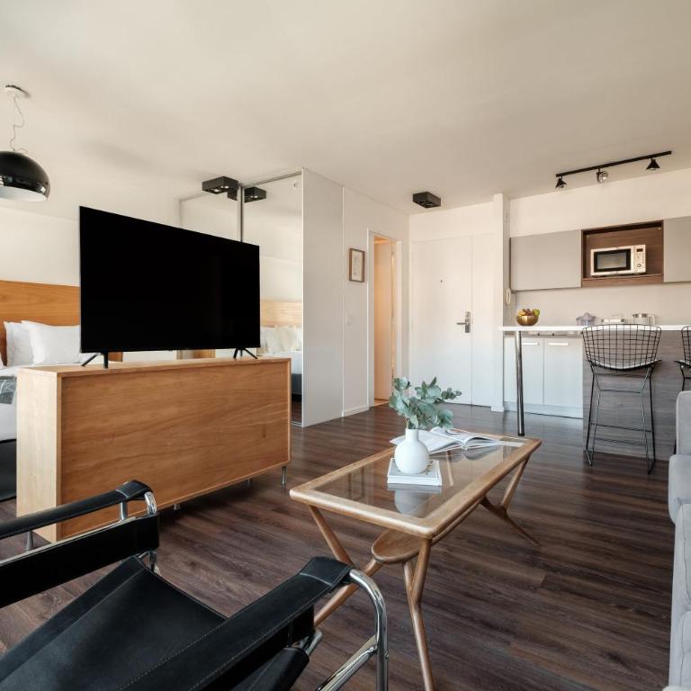 Modern Studio in Luxury Hollywood Tower w Pools - Apartamento - 9