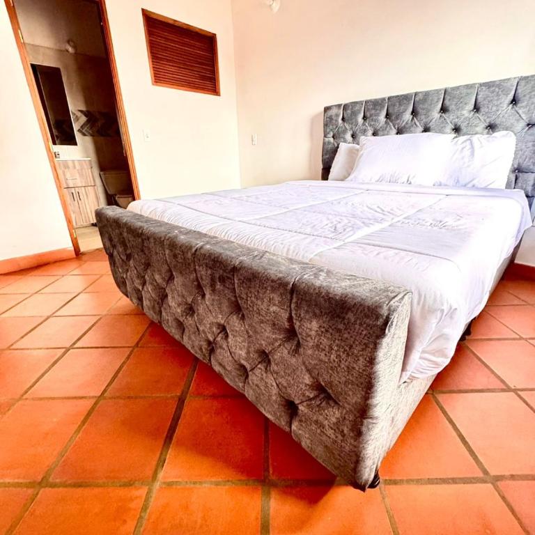 Hostal Villa de Leyva - Triple Room with Balcony - 4