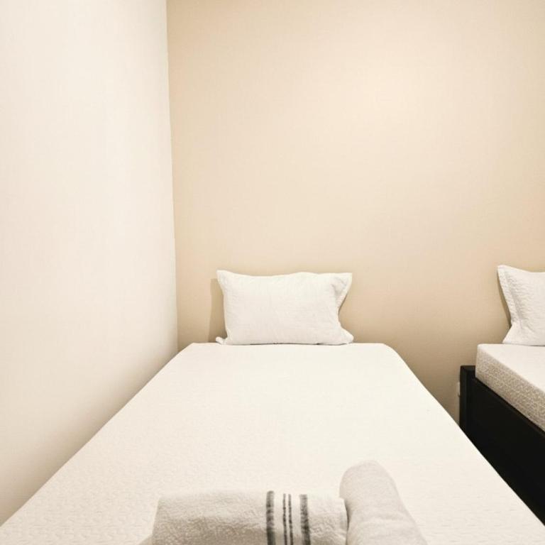 Apartamentos PRIVADOS 2 - 3 Habitaciones 4 Piscinas, 3 Jacuzzi, Sauna Cerca Aeropuerto Eden y Parque del Cafe By Molca Travel - Apartment - 90