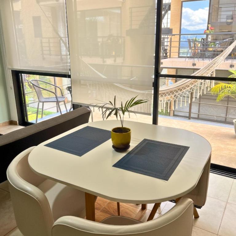 Apartamentos PRIVADOS 2 - 3 Habitaciones 4 Piscinas, 3 Jacuzzi, Sauna Cerca Aeropuerto Eden y Parque del Cafe By Molca Travel - Apartment - 94