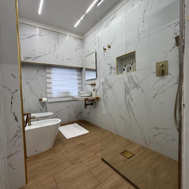 Maison Ferba - King Room with Balcony - 6