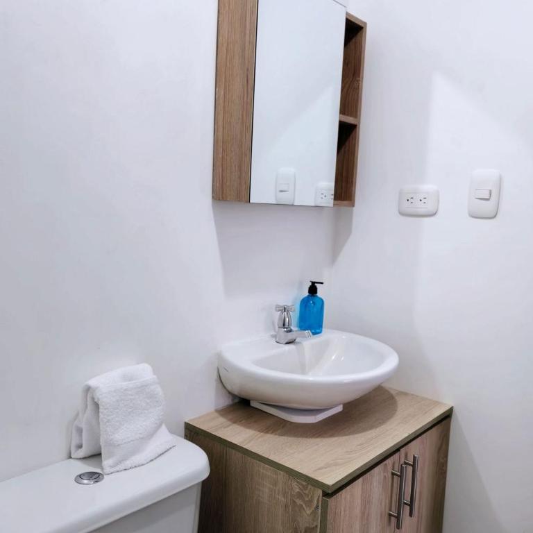 Apartamento Vacacional de 3 Habitaciones con Piscina A 20 Minutos de Salento Quindío - Three-Bedroom Apartment - 11