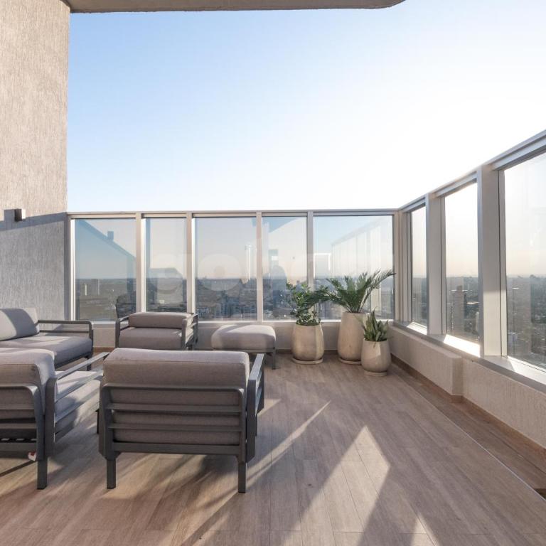 Petra Tower Luxury 2 BR Apt w Resto, Pool & Gym - Apartment - 57