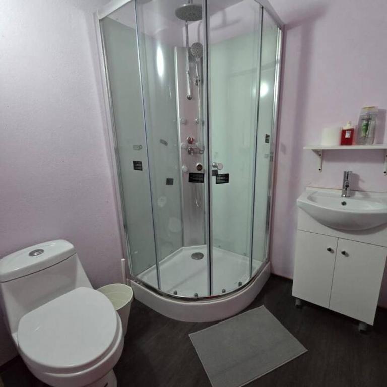 Suite Roja moderna para hasta 3 huéspedes Céntrica, cómoda y con excelente conectividad - Casa - 10