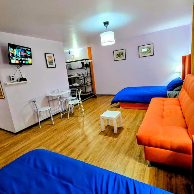 Suite Naranja moderna para 3 huéspedes Cocina equipada, Wi-Fi rápido y excelente ubicación céntrica - Vacation Home - 7