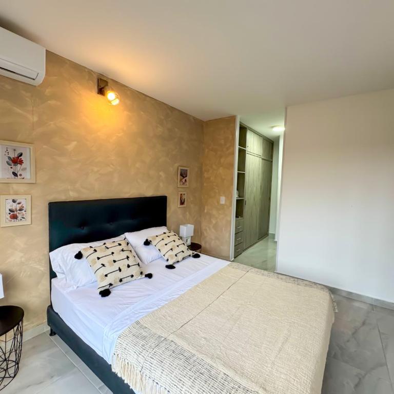 Apto moderno con AC y Excelente Ubicacion - Apartamento de 2 dormitorios - 13