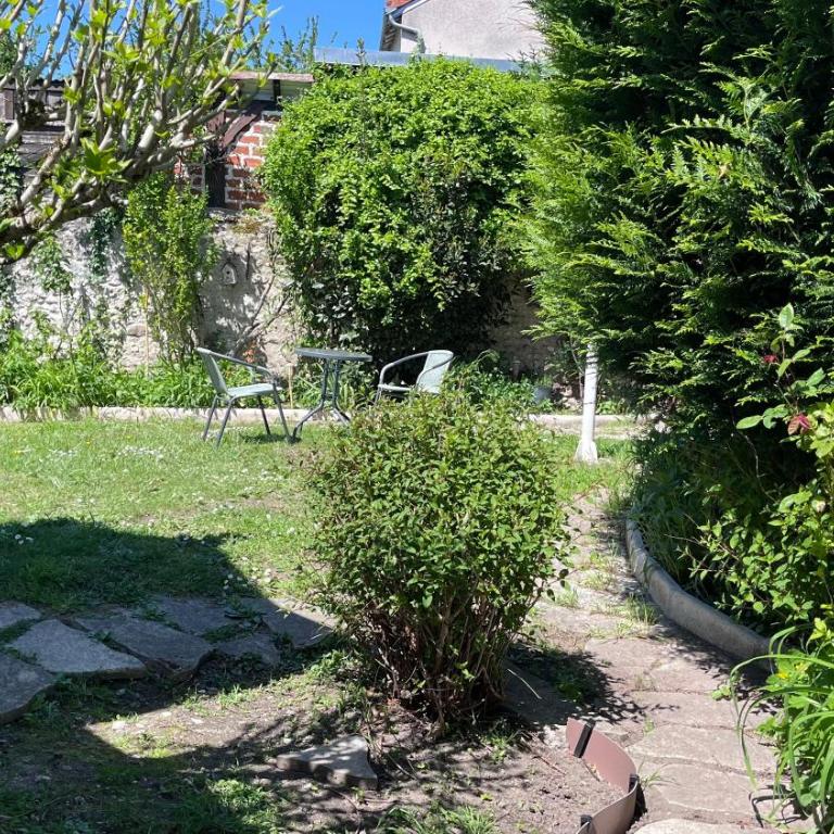 Le Jardin Secret Classé 3 étoiles - 6 pers - Salle de cinéma - Proche de la gare de Blois à 2h de Paris - Appartamento con 3 Camere da Letto - 4