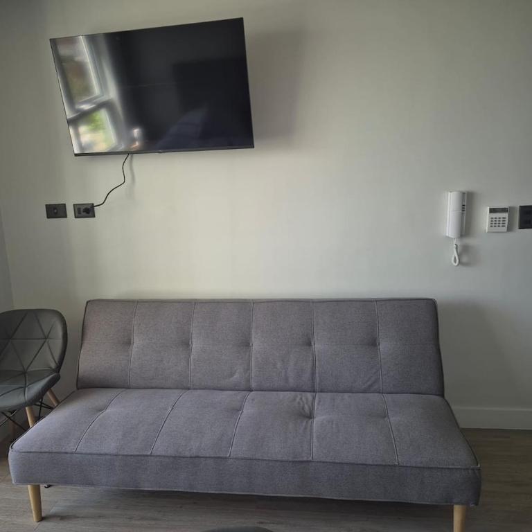 Ñuñoa, metro Irarrazabal, centrico, impecable - One-Bedroom Apartment - 12