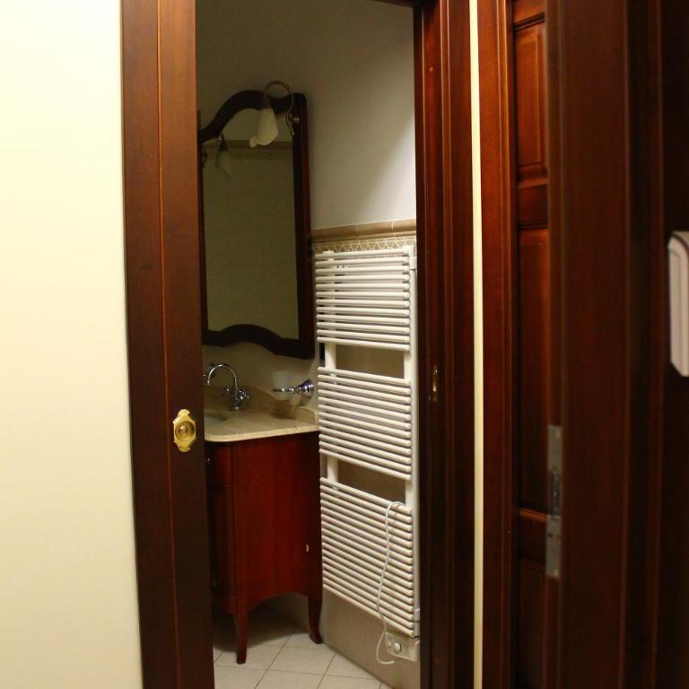 Cavour Rooms - Double Room with Private Bathroom - 12
