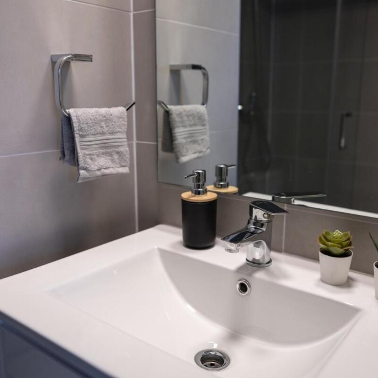 Moderno, acogedor y a pasos del Metro - One-Bedroom Apartment with Balcony and City View - 23