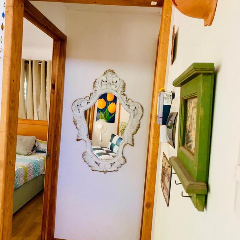 Cabaña con Patio y Árboles - One-Bedroom House - 26