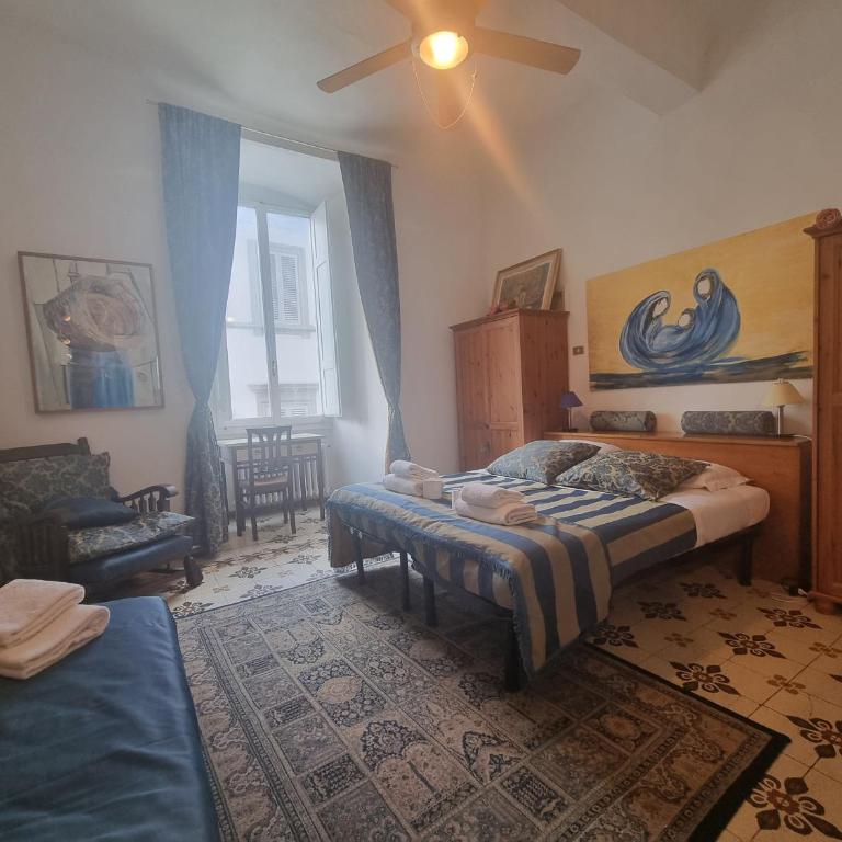 LA SEDE DELL'ARTE Monolocale Studio e Camere in Torre Medievale vicino a Duomo e Piazza Signoria - Camera Tripla con Bagno in Comune - 2