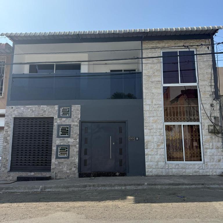 Jeanael suites 2 - Two-Bedroom Apartment - 8