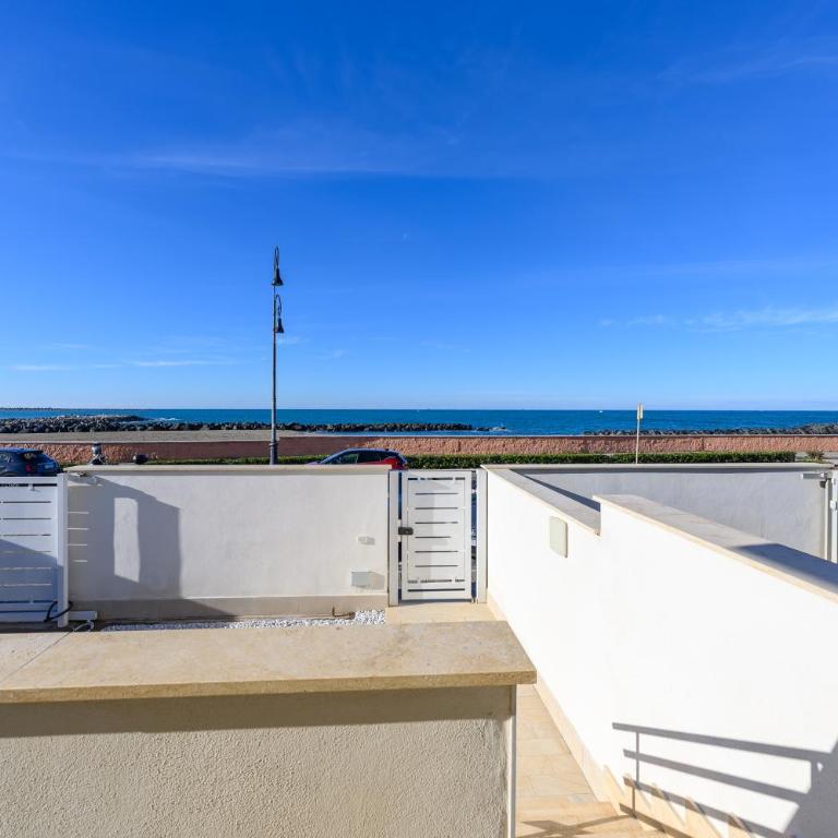 Fronte Mare House - 10 min to Airport - Netflix - Casa con 2 Camere da Letto - 2