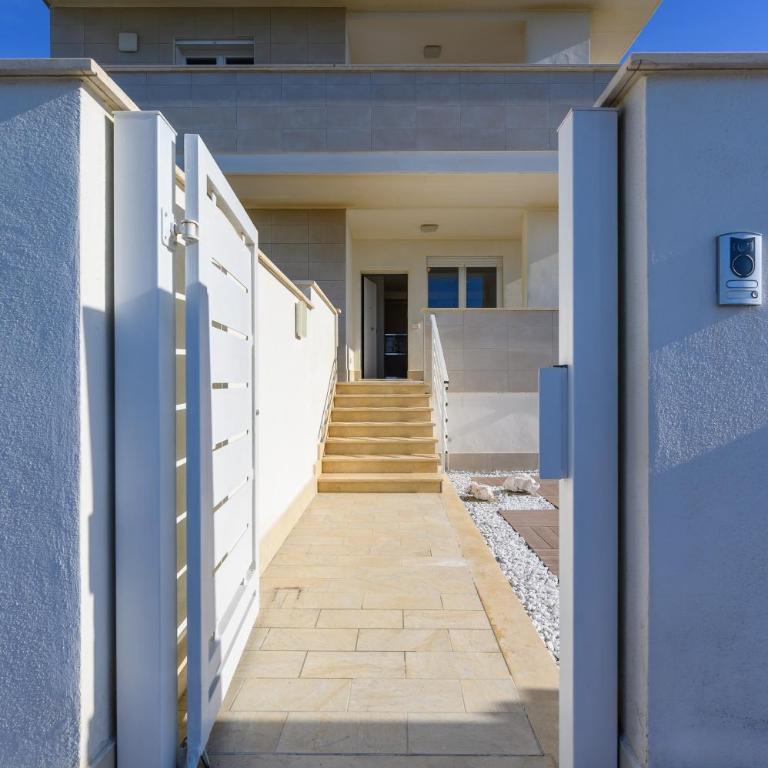 Fronte Mare House - 10 min to Airport - Netflix - Casa con 2 Camere da Letto - 26
