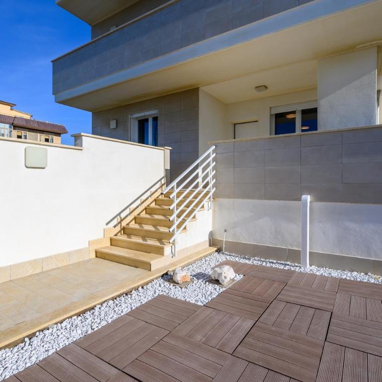 Fronte Mare House - 10 min to Airport - Netflix - Casa con 2 Camere da Letto - 28