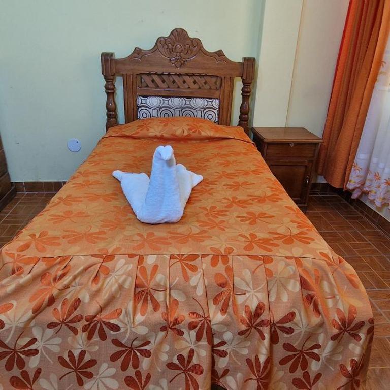 Hotel Puesta de Sol - Single Room with Shared Bathroom - 1