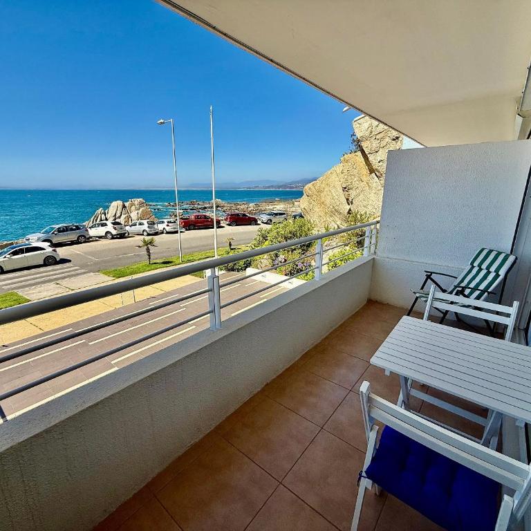 Beachfront beachfront in front of Lilenes Beach - Apartment - 5