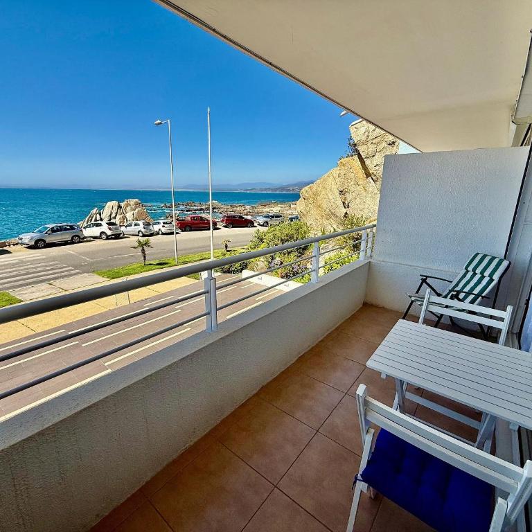 Beachfront beachfront in front of Lilenes Beach - Apartment - 26