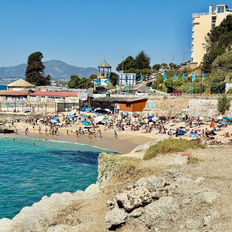 Beachfront beachfront in front of Lilenes Beach - Apartment - 32