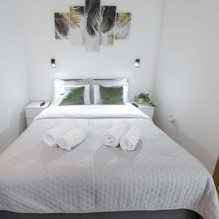 Old City Rooms - Dvokrevetna Soba sa Bračnim Krevetom i Balkonom - 10