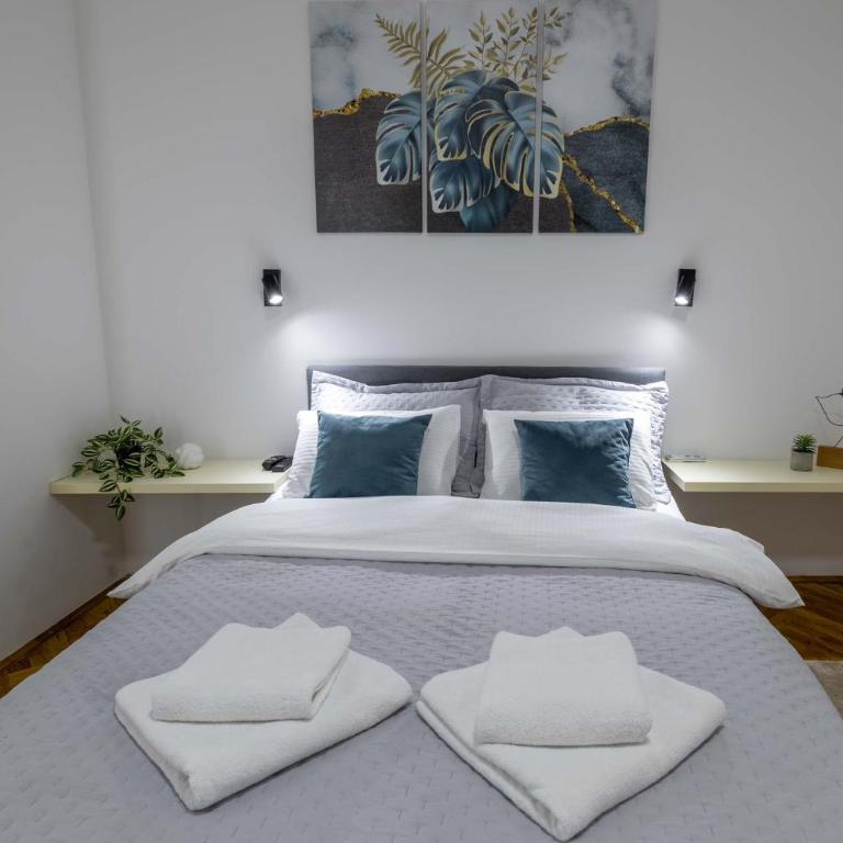 Old City Rooms - Dvokrevetna Soba sa Bračnim Krevetom i Balkonom - 9