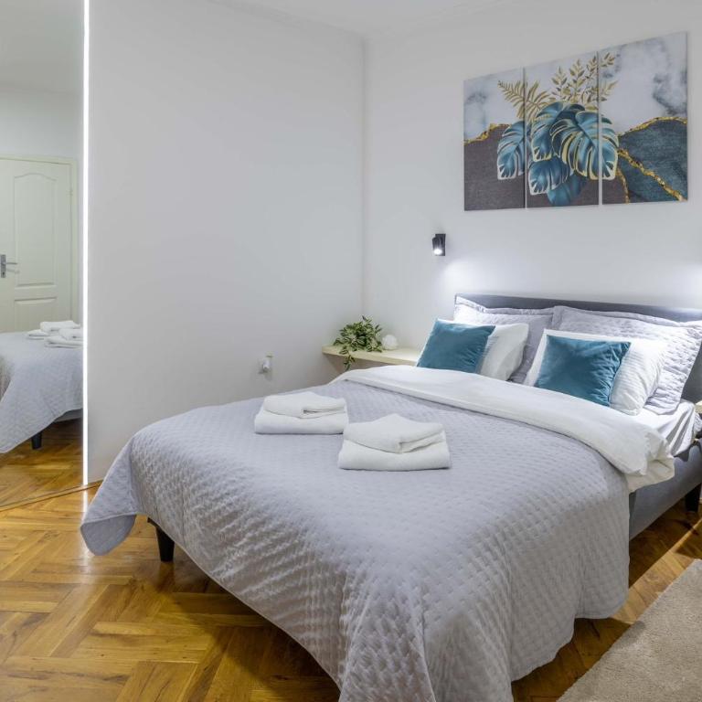 Old City Rooms - Dvokrevetna Soba sa Bračnim Krevetom i Balkonom - 11