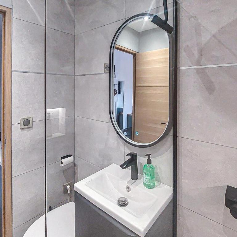 Studio En Plein Centre-Ville - Apartment - 8