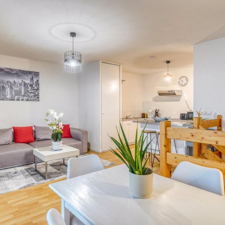 Appartement duplex confortable avec parking et balcon - Apartamento de 2 dormitorios con balcón - 1