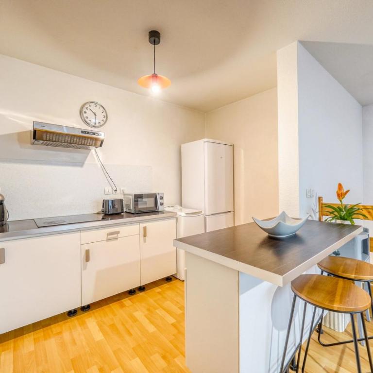 Appartement duplex confortable avec parking et balcon - Apartamento de 2 dormitorios con balcón - 2