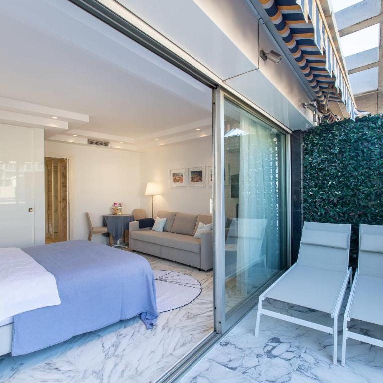 ROYAL PROMENADE Pool Terrace Sea View Air Conditioning - Studio - 24