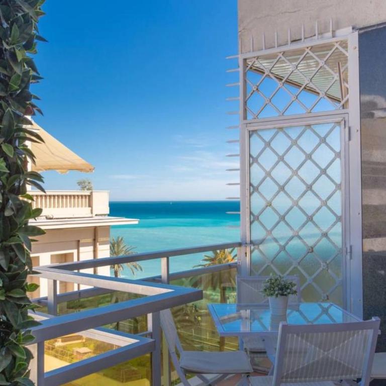 ROYAL PROMENADE Pool Terrace Sea View Air Conditioning - Studio - 4