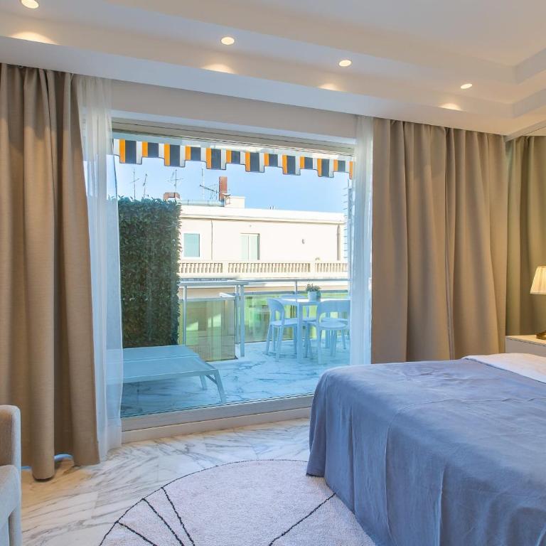 ROYAL PROMENADE Pool Terrace Sea View Air Conditioning - Studio - 45