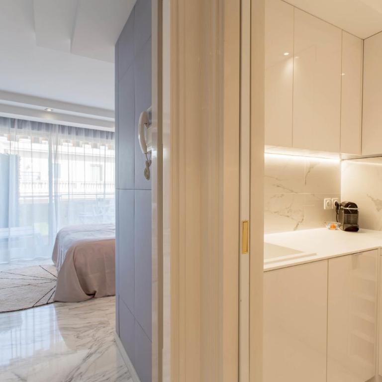 ROYAL PROMENADE Pool Terrace Sea View Air Conditioning - Studio - 26