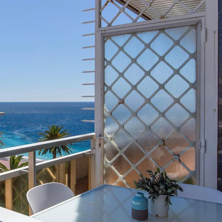 ROYAL PROMENADE Pool Terrace Sea View Air Conditioning - Studio - 55