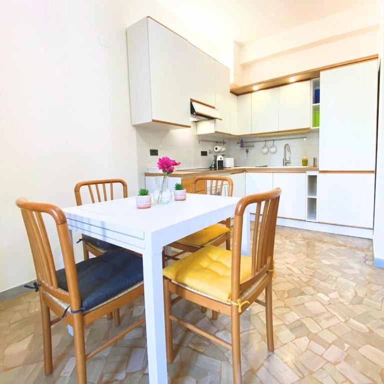 Modern Two-Room Apartment with Free Parking - Appartamento con 1 Camera da Letto - 2