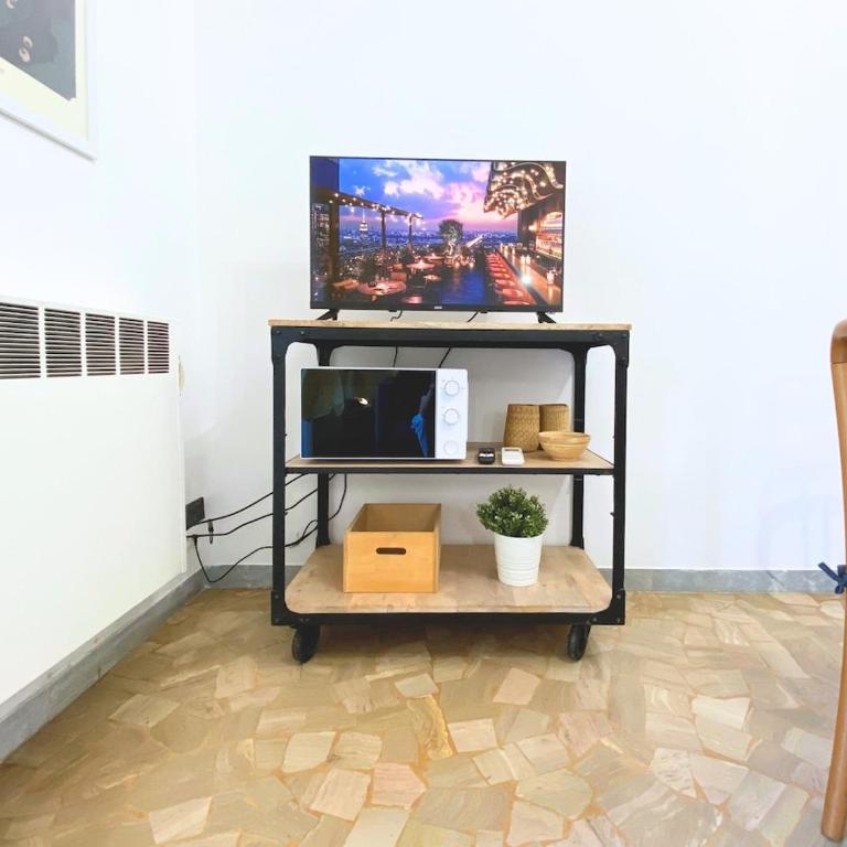 Modern Two-Room Apartment with Free Parking - Appartamento con 1 Camera da Letto - 4