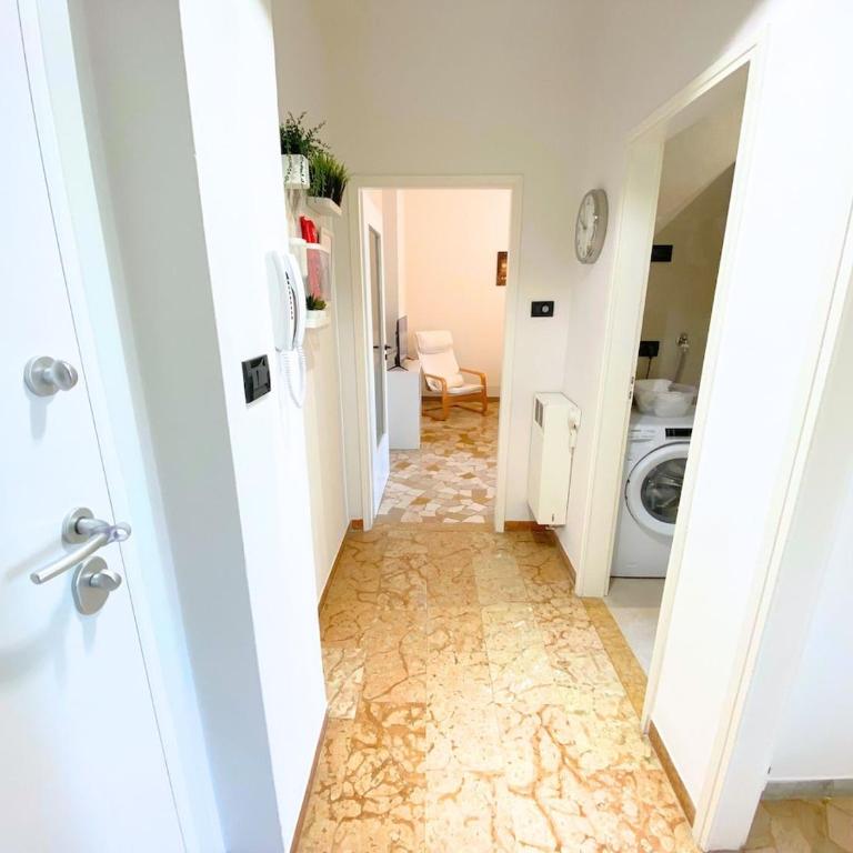 Modern Two-Room Apartment with Free Parking - Appartamento con 1 Camera da Letto - 7