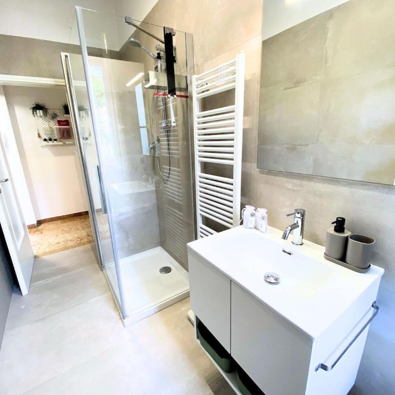 Modern Two-Room Apartment with Free Parking - Appartamento con 1 Camera da Letto - 11