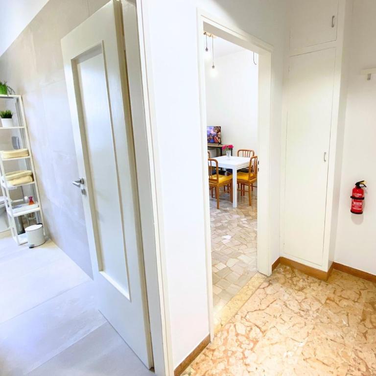 Modern Two-Room Apartment with Free Parking - Appartamento con 1 Camera da Letto - 14