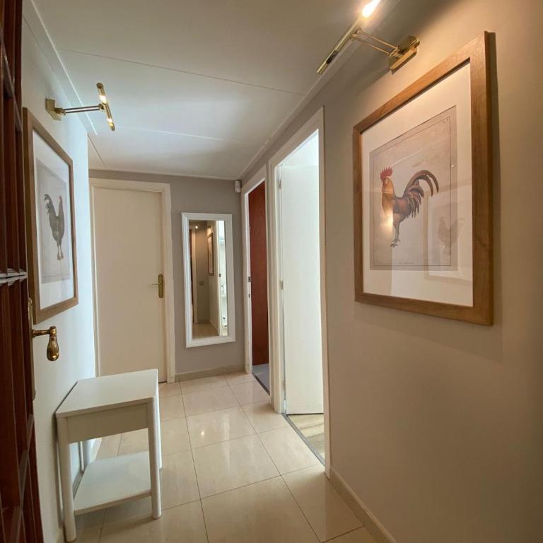 Centric Apartment with Balcony - Apartment - 14