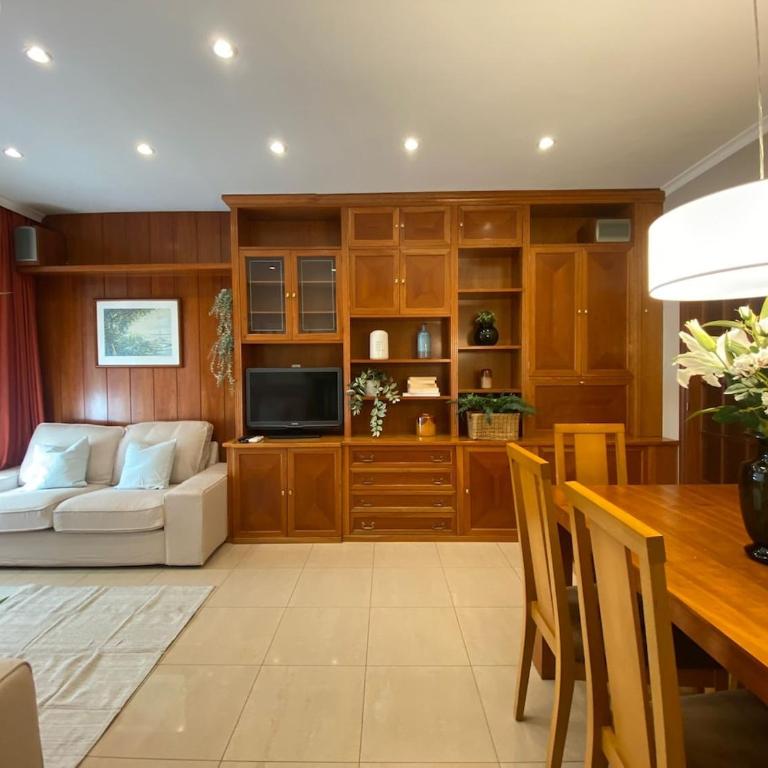 Centric Apartment with Balcony - Apartment - 15