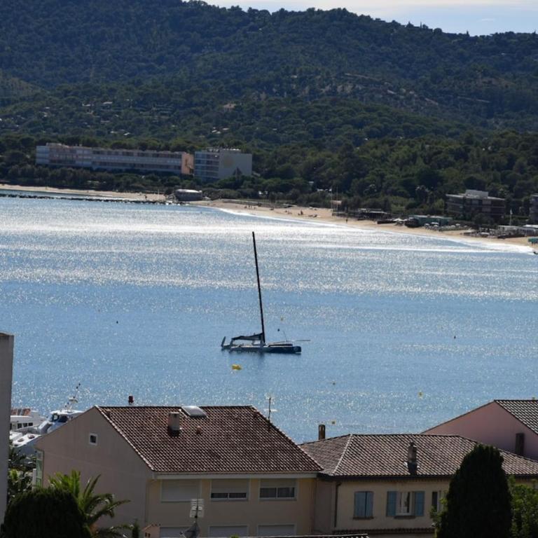 Grand studio 28m2 terrasse vue mer 180 - Plein Sud - Piscine - clim - Parking - Appartement 1 Chambre de Luxe - Vue sur Port - 28
