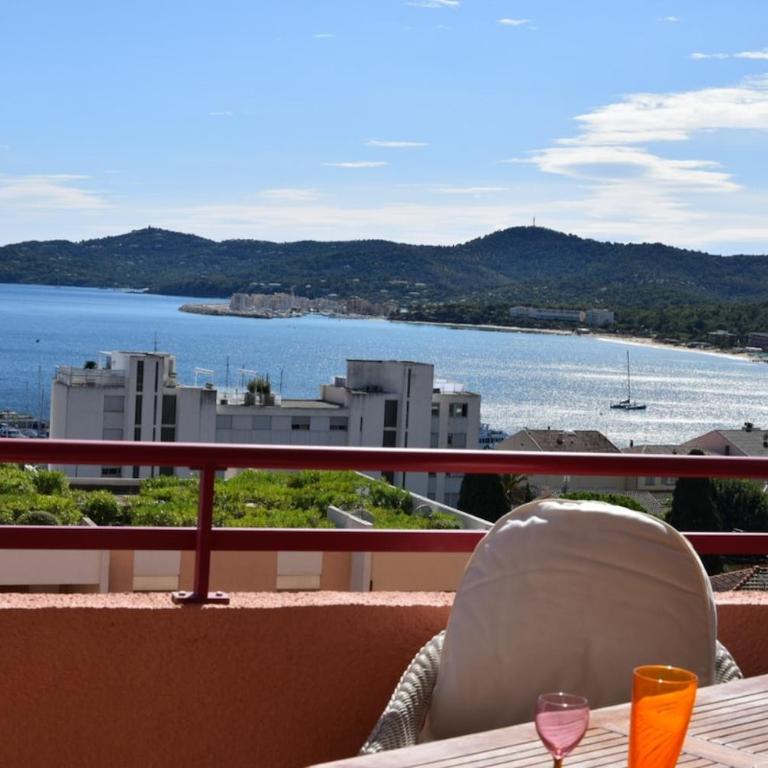 Grand studio 28m2 terrasse vue mer 180 - Plein Sud - Piscine - clim - Parking - Appartement 1 Chambre de Luxe - Vue sur Port - 48