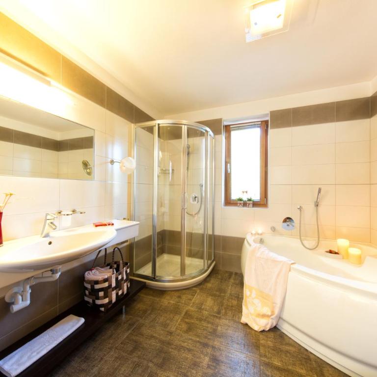 Garden Park Hotel - Junior Suite with Balcony - 3