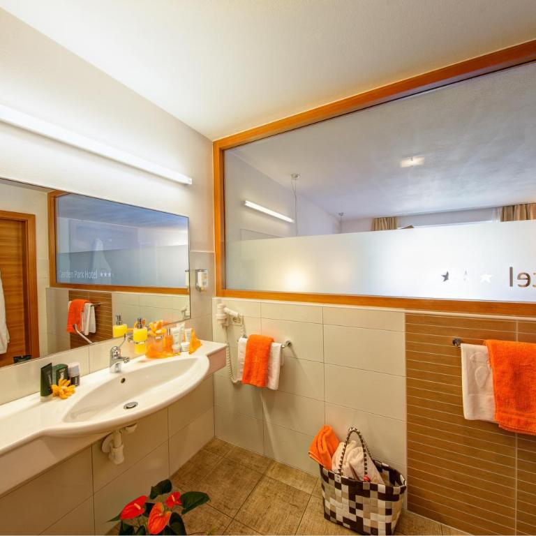 Garden Park Hotel - Double Room with Balcony - 1