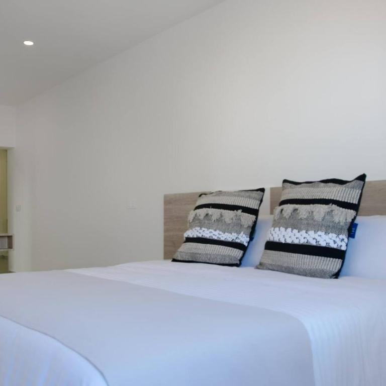 Deva Beach Boutique Apartments - Villa with Sea View - 10